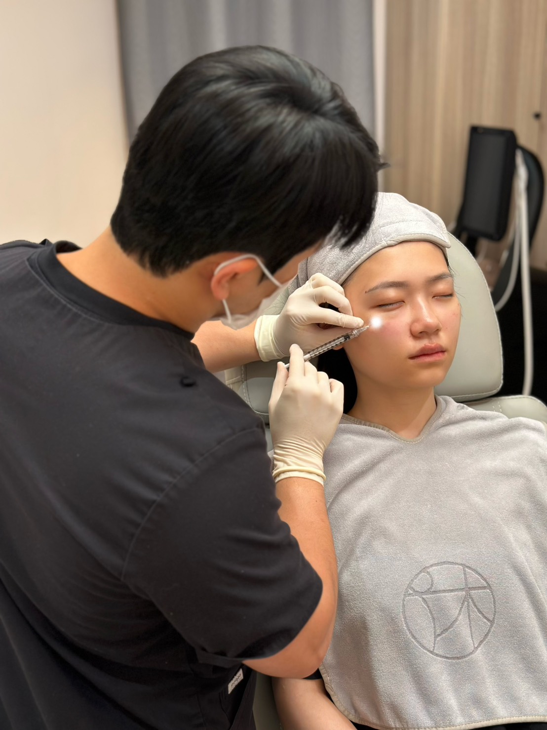 玻尿酸淚溝與中臉支撐療程實際施作畫面